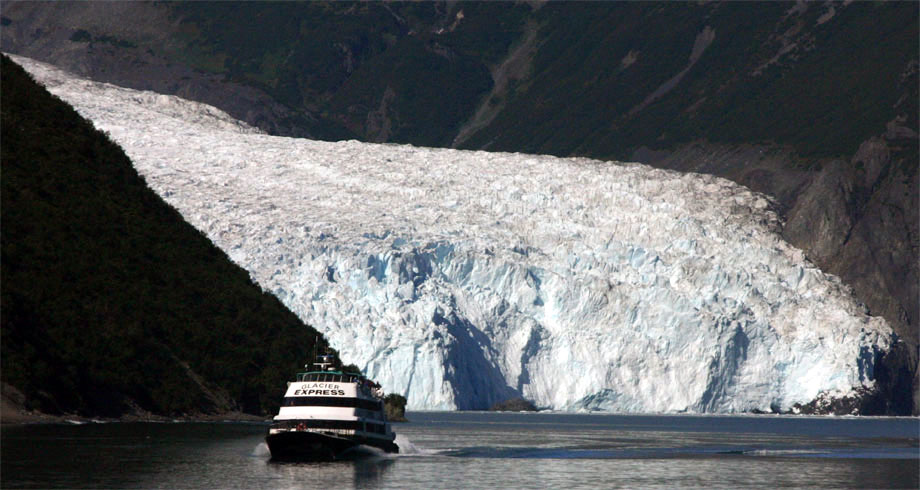 アイアリク氷河