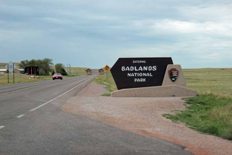 バッドランズ国立公園のピナクルズ入場口