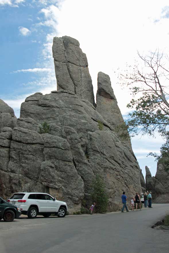 �j�[�h���Y�n�C�E�G�C�̃g���l��