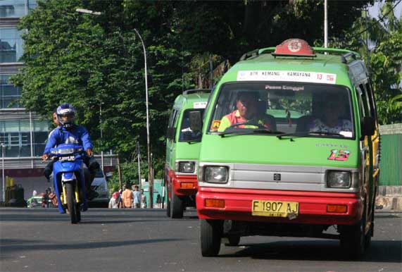 �{�S�[���s���̏�荇�����^�o�X