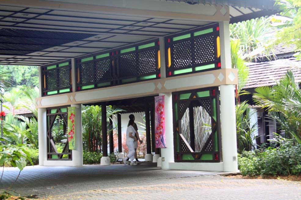 �V���K�|�[���A�����̐��ʓ����A���b�t���Y�r���f�B���O