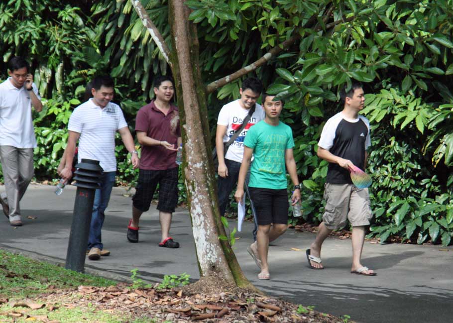 �V���K�|�[���A�����̐l�X