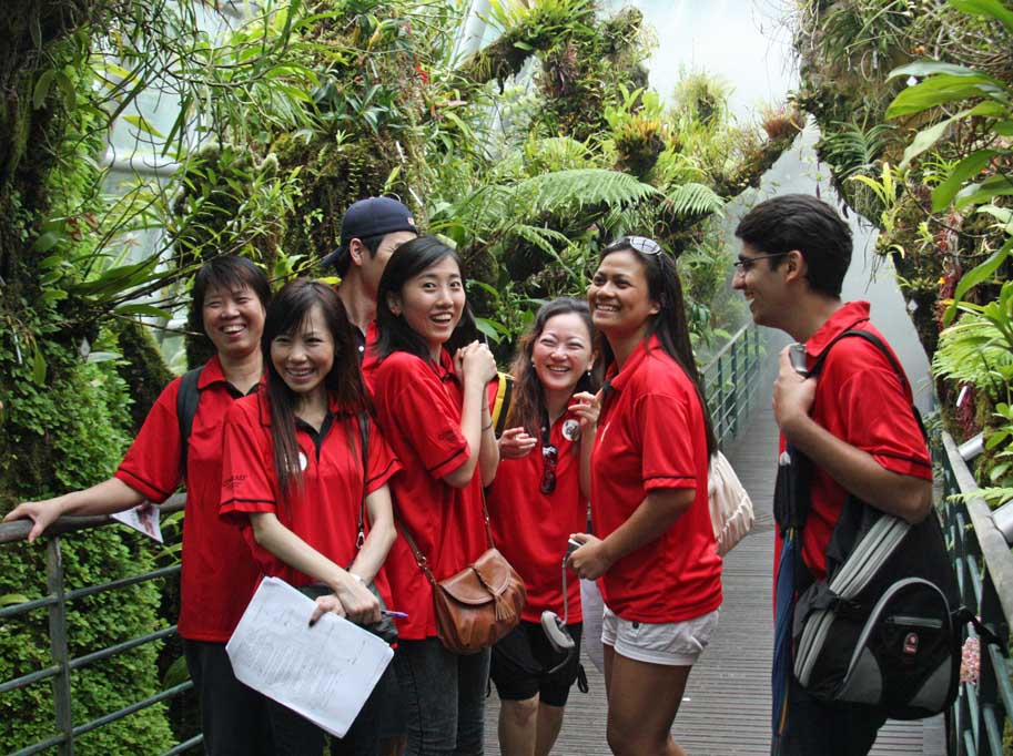 �V���K�|�[���A�����̐l�X