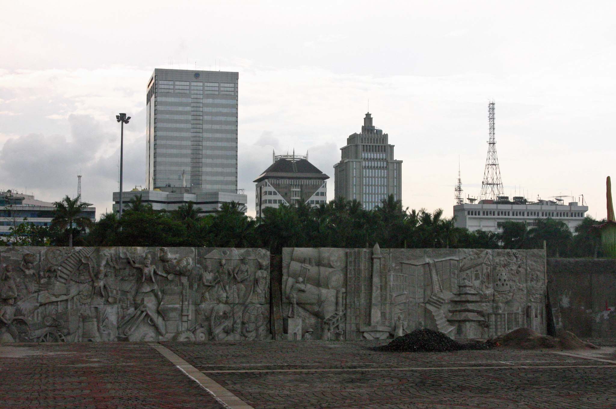 �����L��