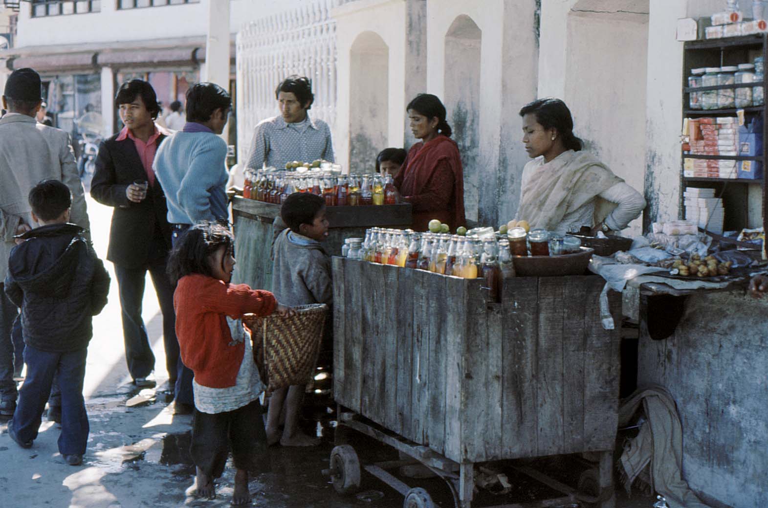 ���ݕ��̔���